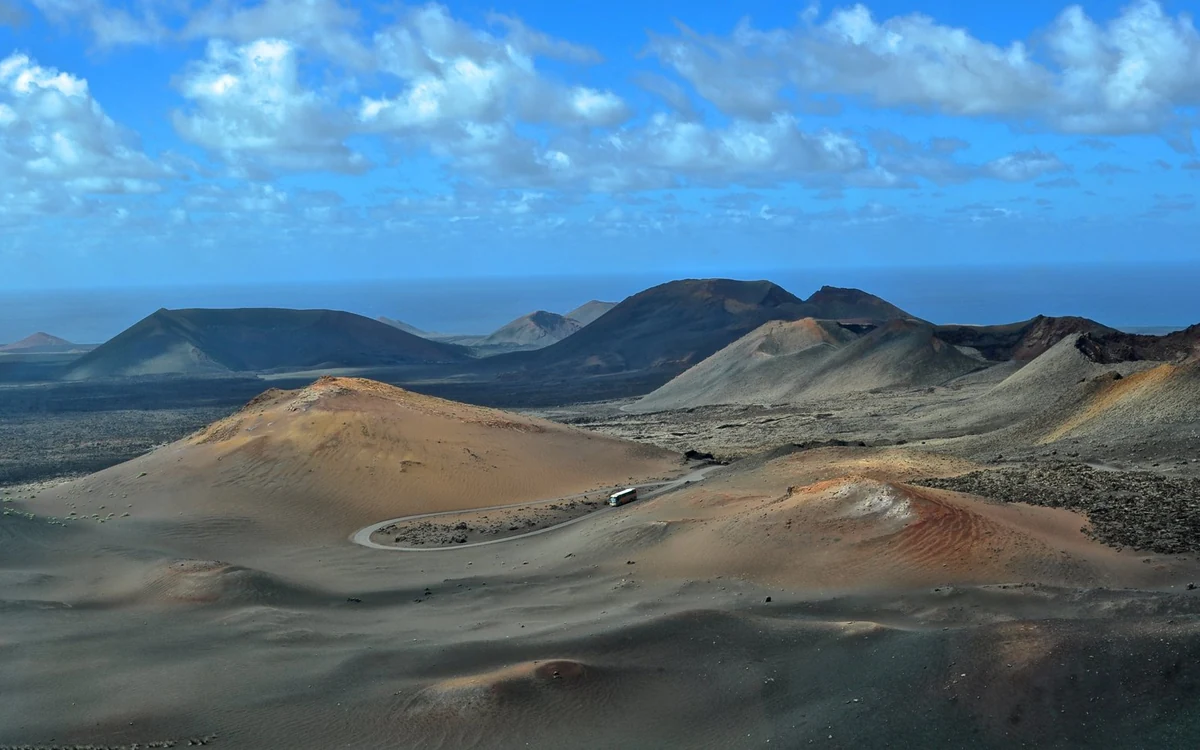 The green lagoon at El Golfo below the dark curved wall of a half-eroded volcanic cone